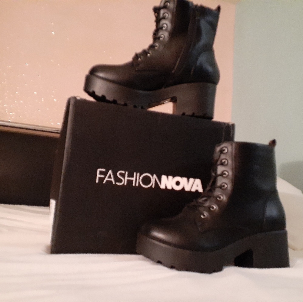 Women's shoes sizes 7 to 9